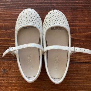 White toddler girl dress shoes